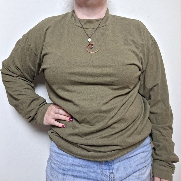 Urban Outfitters Men's Green Crew Neck Long Sleeve Tee Shirt Size Medium - Picture 2 of 9